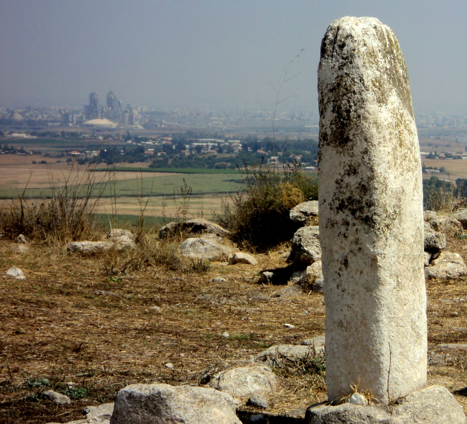 ALL THINGS ISRAEL.: day 1: tel gezer [standing stones]